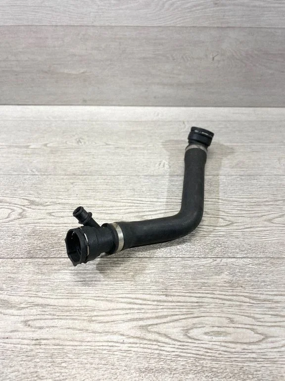 Przewody układu chłodzenia silnika – BMW Seria 5 E60 E61 (2004-2010)