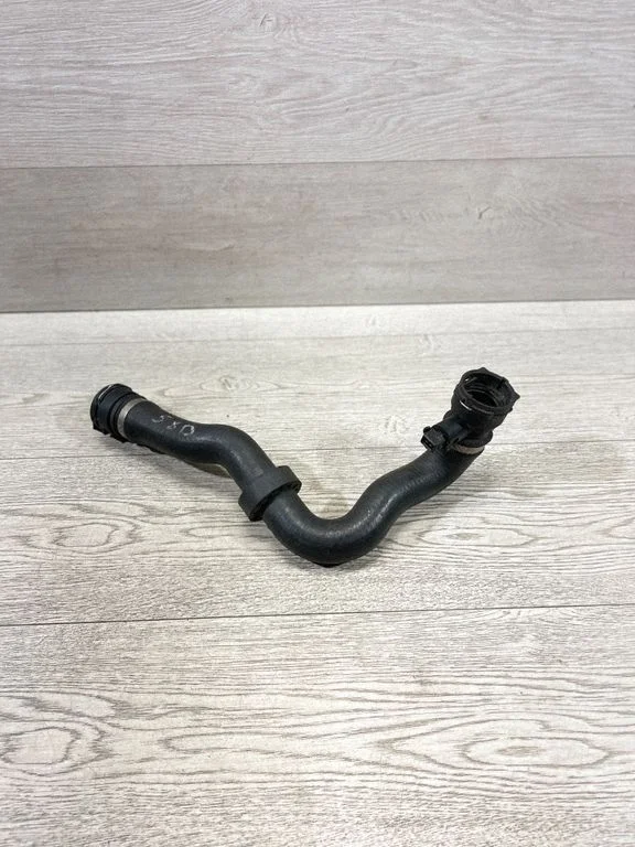 Engine coolant pipe/hose – BMW 5 Series E39 (1996-2003)