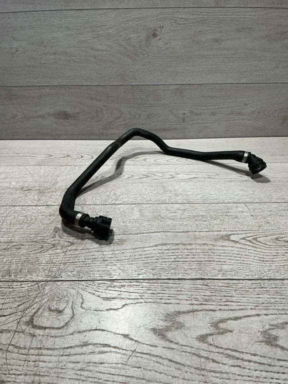 Mootori jahutusvedeliku toru / voolik – BMW 3-seeria E90 E91 (2005-2012)
