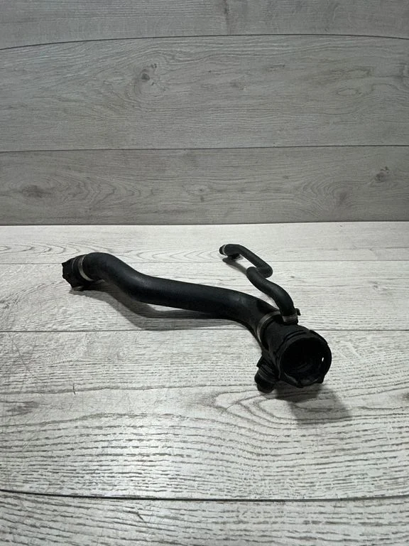 Mootori jahutusvedeliku toru / voolik – BMW 5-seeria E60 E61 (2004-2010)