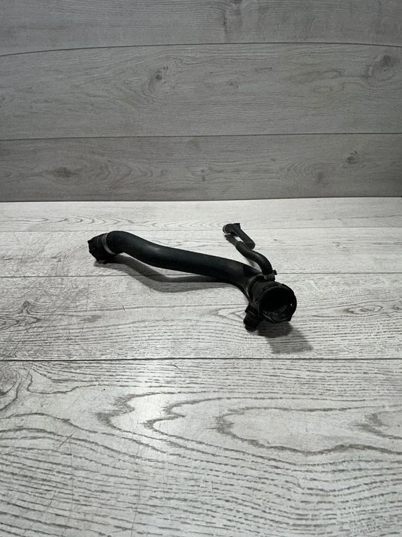 Mootori jahutusvedeliku toru / voolik – BMW 5-seeria E60 E61 (2004-2010)
