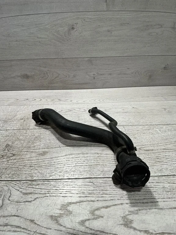 Mootori jahutusvedeliku toru / voolik – BMW 5-seeria E60 E61 (2004-2010)