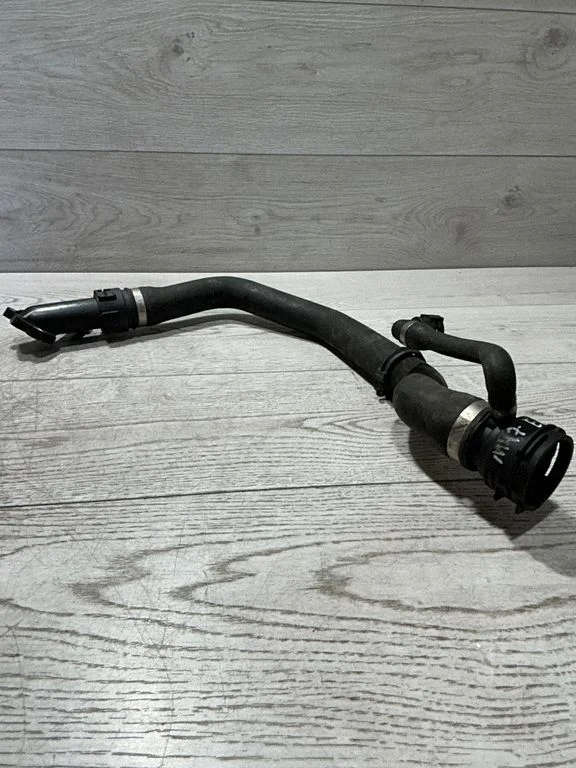 Mootori jahutusvedeliku toru / voolik – BMW 5-seeria E60 E61 (2004-2010)