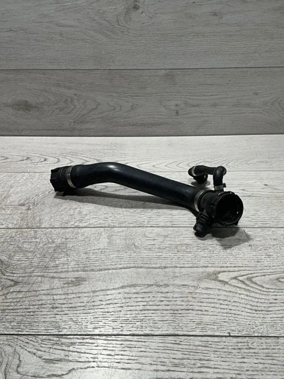 Mootori jahutusvedeliku toru / voolik – BMW 1-seeria E81 E87 (2004-2011)