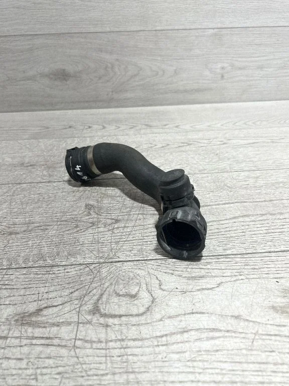 Mootori jahutusvedeliku toru / voolik – BMW 7-seeria F01 F02 F03 F04 (2008-2016)