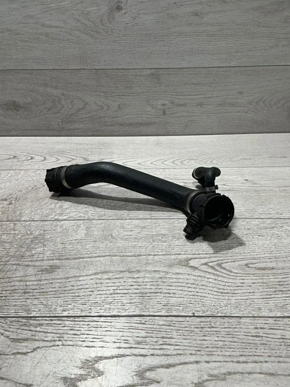 Mootori jahutusvedeliku toru / voolik – BMW 1-seeria E81 E87 (2004-2011)
