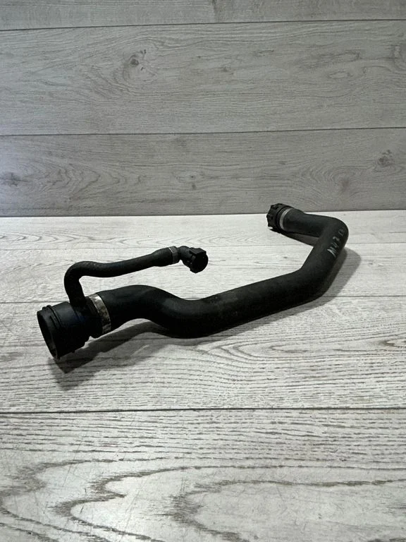 Mootori jahutusvedeliku toru / voolik – BMW 1-seeria E81 E87 (2004-2011)
