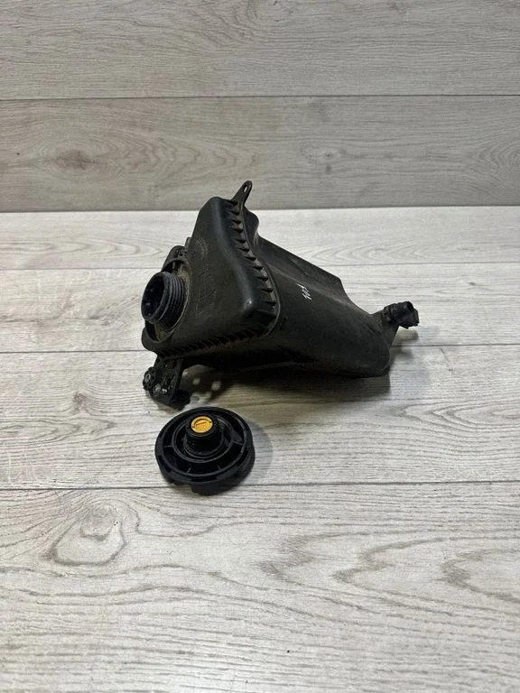 Coolant expansion tank/reservoir – BMW 7 Series F01 F02 F03 F04 (2008-2016)
