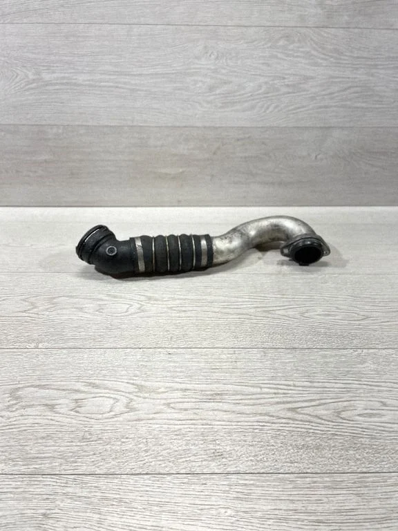 Vahejahuti voolik (-ud)/ toru (-d) – BMW 5-seeria E60 E61 (2004-2010)