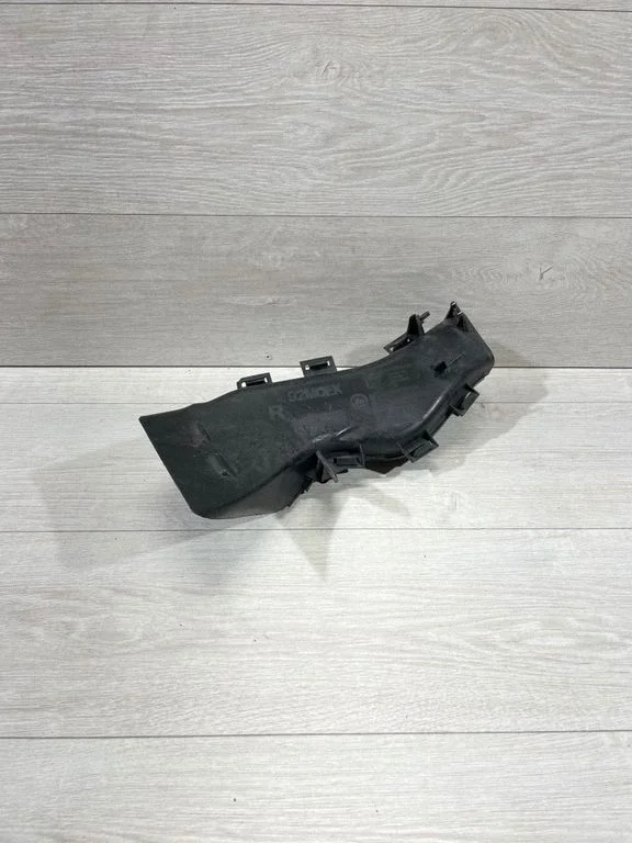Radiatora gaisa novadītājs (-i) 7161438