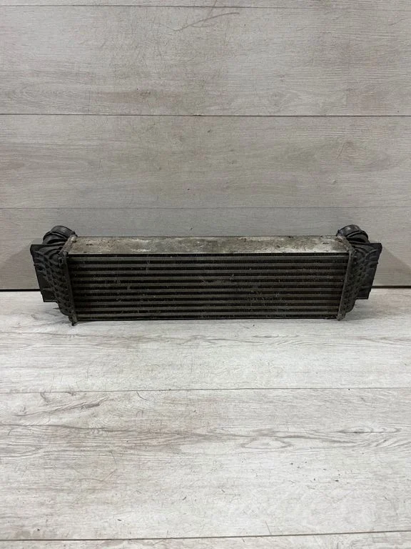 Vahejahuti radiaator 7805629