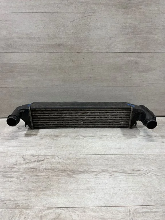 Vahejahuti radiaator 2246795