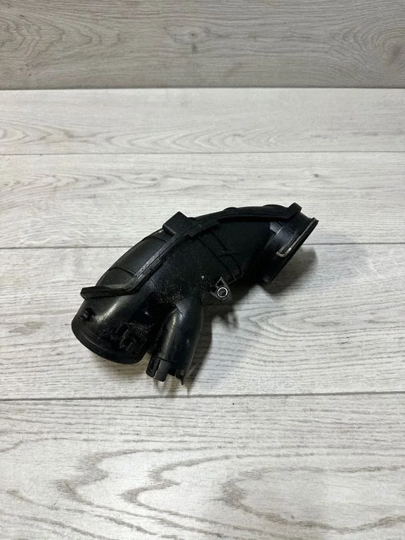 Gaisa ieplūdes kanāla detaļa (-as) 7807493 – BMW X5 E70 (2006-2013)