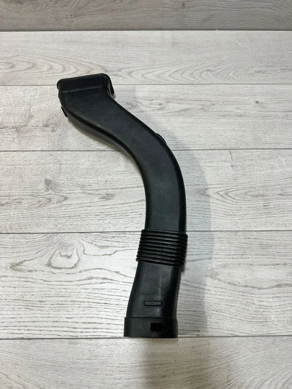 Air intake duct part – BMW 7 Series F01 F02 F03 F04 (2008-2016)