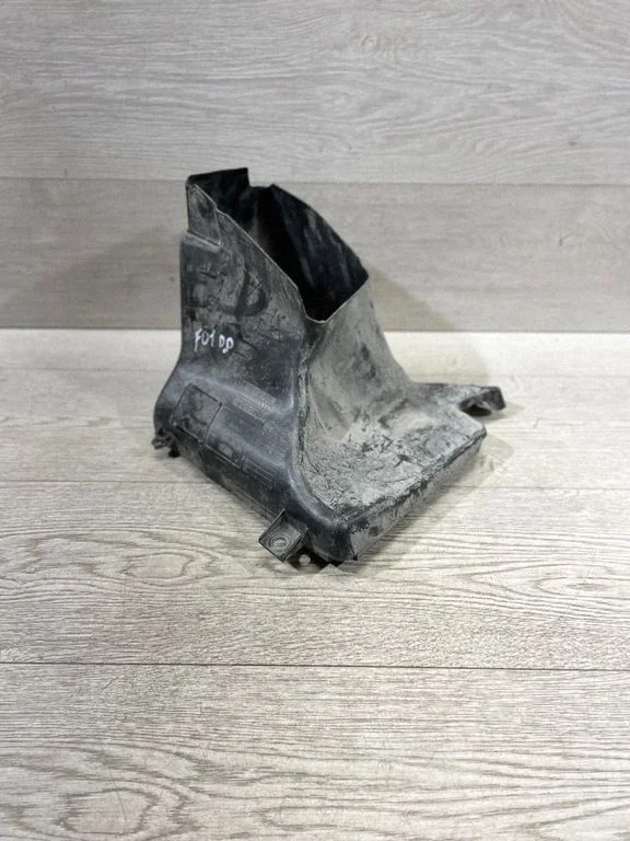 Gaisa ieplūdes kanāla detaļa (-as) – BMW 7. sērija F01 F02 F03 F04 (2008-2016)