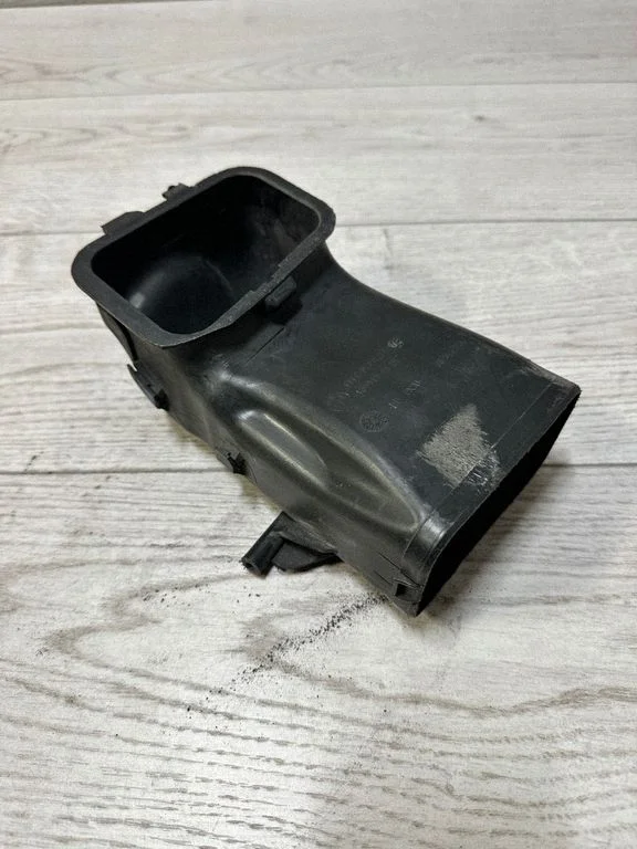 Air intake duct part – BMW 5 Series GT F07 (2010-2017)