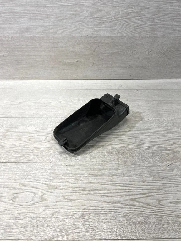 Gaisa ieplūdes kanāla detaļa (-as) – BMW 5. sērija E60 E61 (2004-2010)
