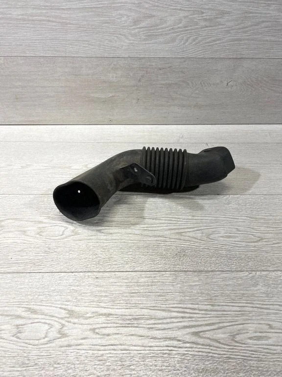 Air intake duct part – BMW 3 Series E90 E91 (2005-2012)