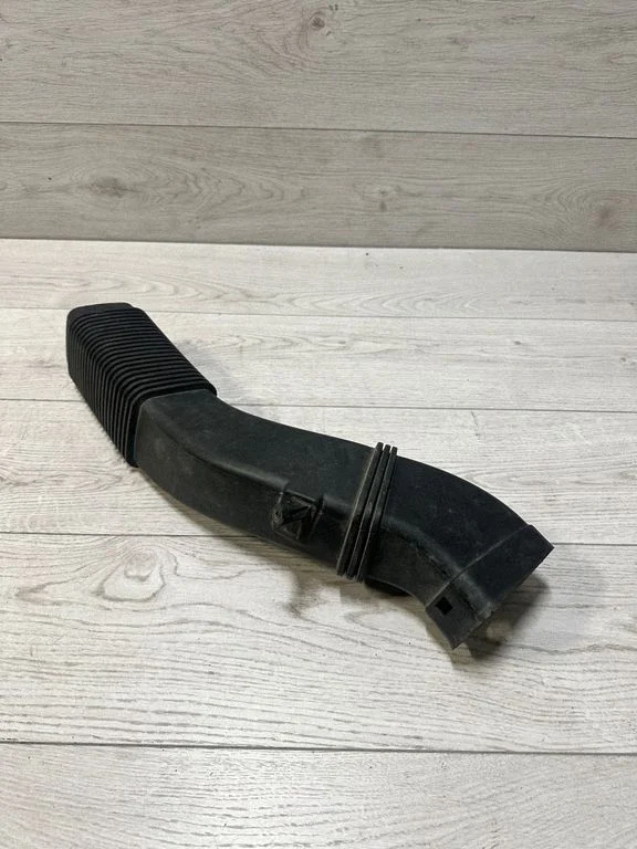 Air intake duct part – BMW 3 Series E90 E91 (2005-2012)
