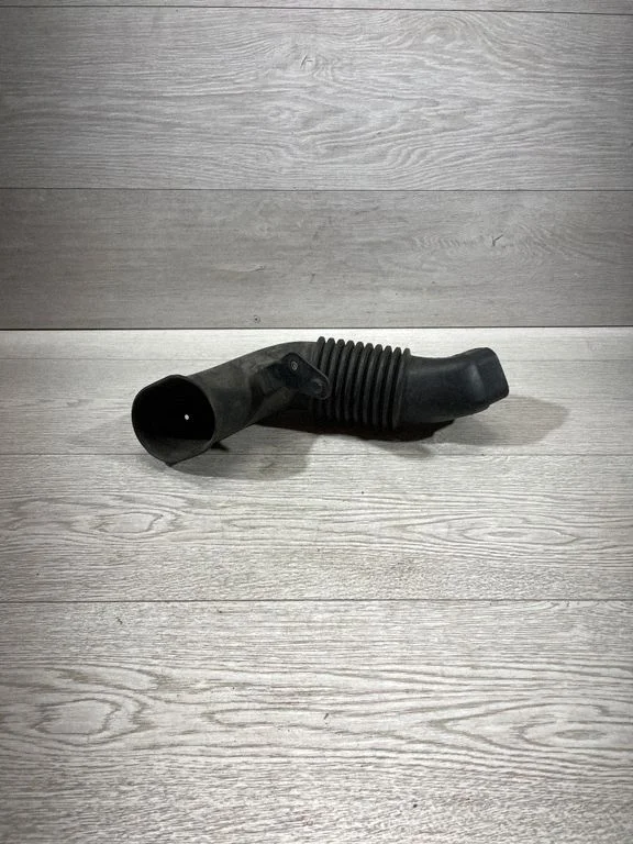 Air intake duct part – BMW 3 Series E90 E91 (2005-2012)