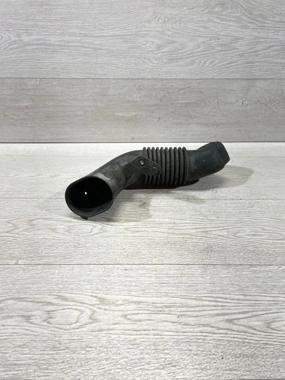 Air intake duct part – BMW 3 Series E90 E91 (2005-2012)