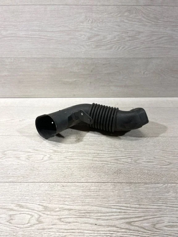 Air intake duct part – BMW 3 Series E90 E91 (2005-2012)