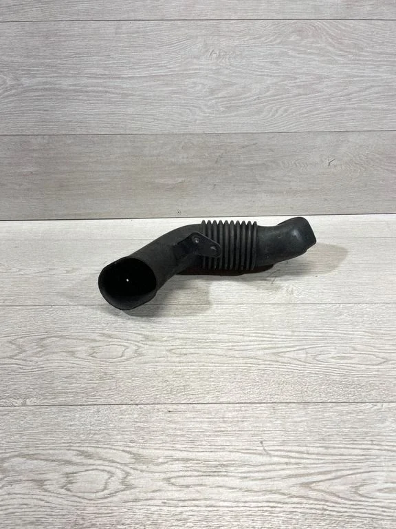 Air intake duct part – BMW 3 Series E90 E91 (2005-2012)