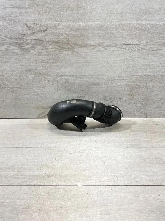 Air intake duct part – BMW 5 Series E60 E61 (2004-2010)