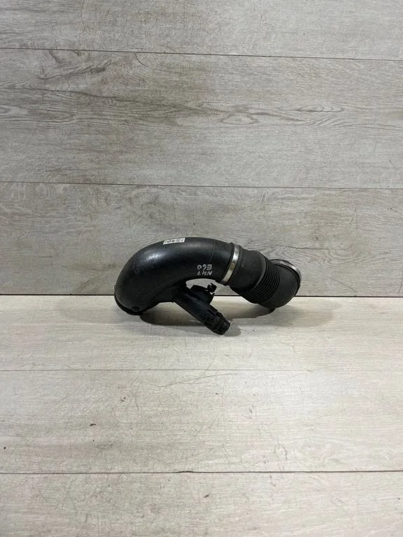 Air intake duct part – BMW 5 Series E60 E61 (2004-2010)