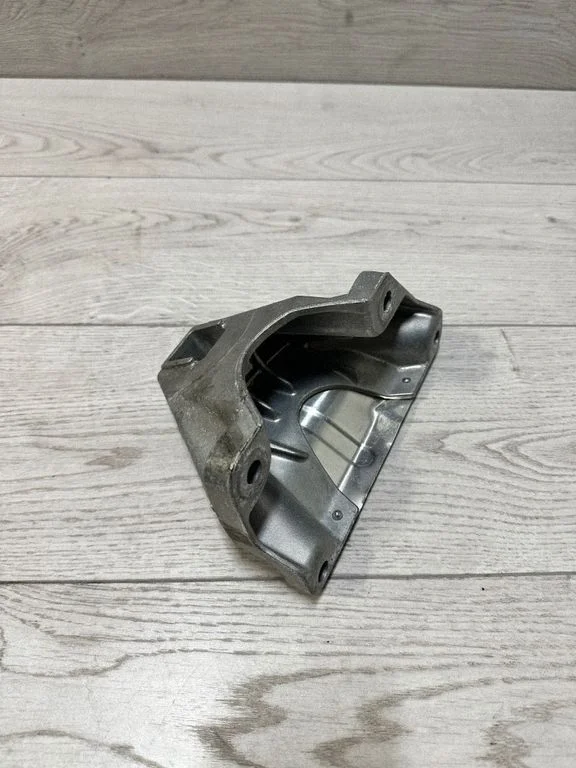 Dzinēja stiprinājuma kronšteins – BMW 6. sērija F12 F13 (2010-2018)