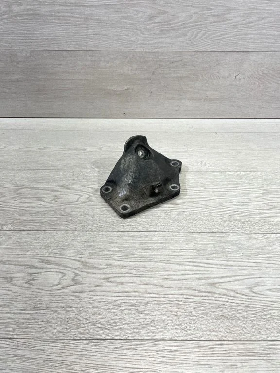 Engine mounting bracket – BMW 5 Series E60 E61 (2004-2010)