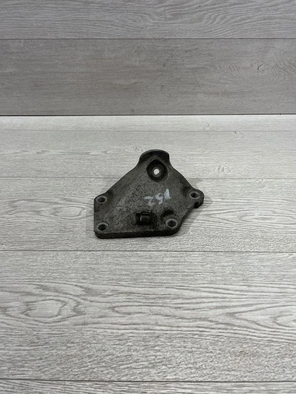 Engine mounting bracket – BMW 5 Series E60 E61 (2004-2010)