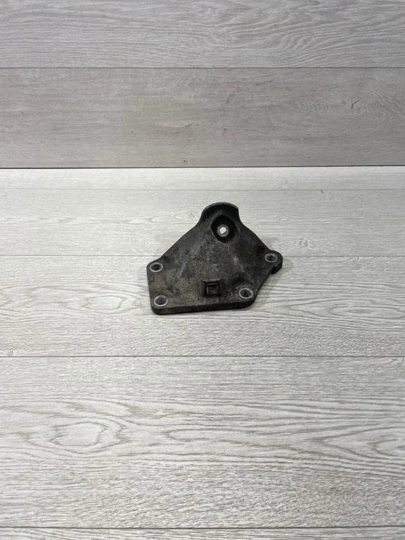 Engine mounting bracket – BMW 6 Series E63 E64 (2002-2010)