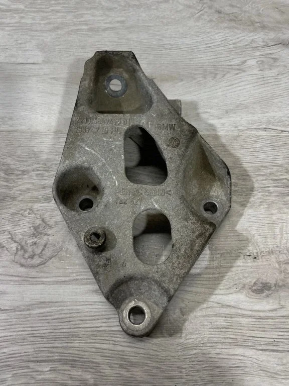 Engine mounting bracket – BMW 3 Series F30 F35 F31 (2012-2018)