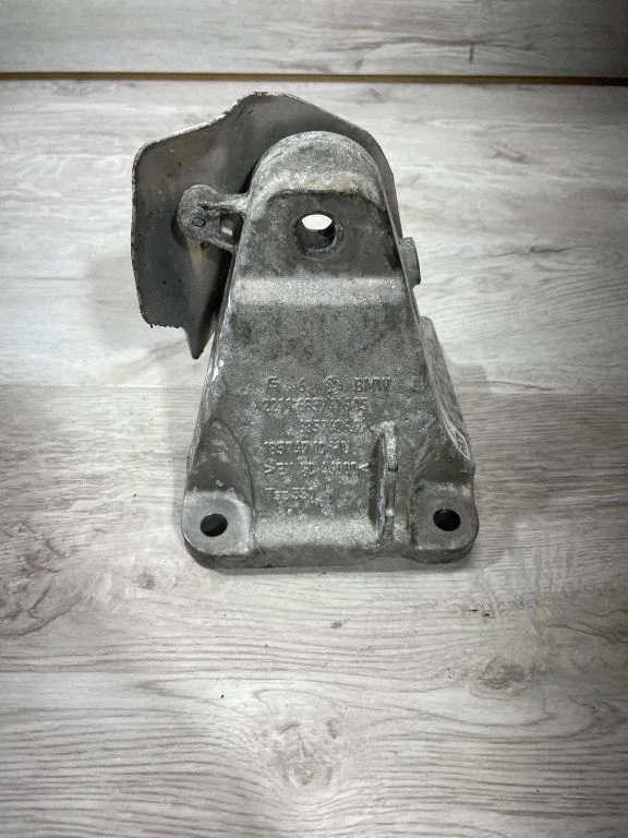 Engine mounting bracket – BMW 3 Series F30 F35 F31 (2012-2018)