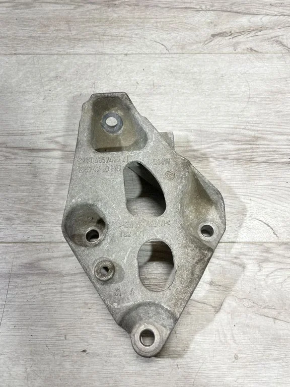 Engine mounting bracket – BMW 3 Series F30 F35 F31 (2012-2018)