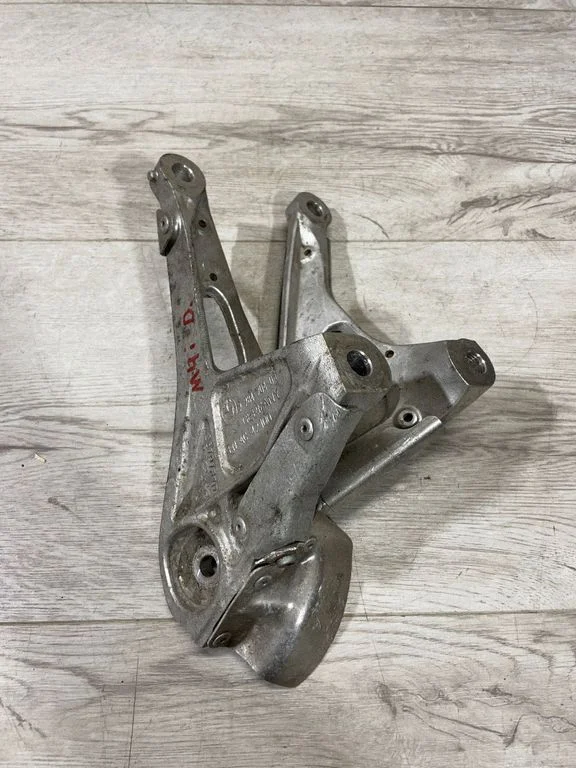 Dzinēja stiprinājuma kronšteins – BMW Series 4 M4 F82 F83 (2014-2020)