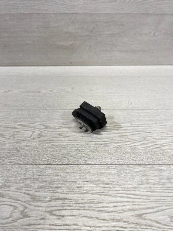 Gearbox mounting bracket – BMW 5 Series E60 E61 (2004-2010)