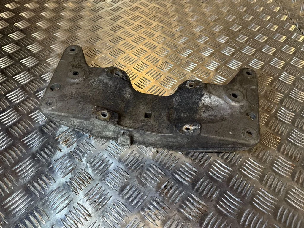Gearbox mounting bracket – BMW 7 Series F01 F02 F03 F04 (2008-2016)