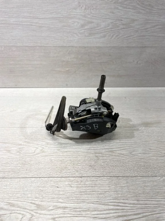 Gear selector mechanism 0361123
