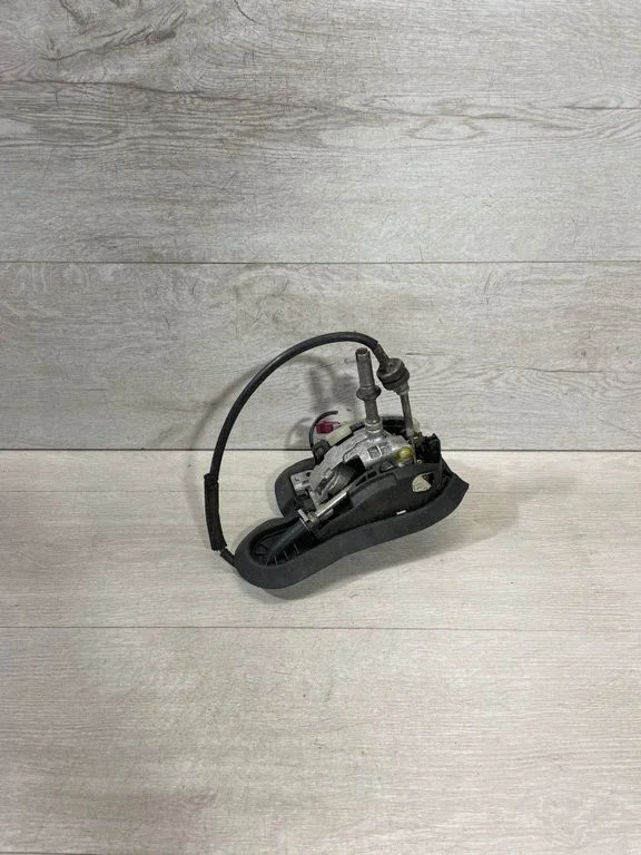 Gear selector mechanism 7515261