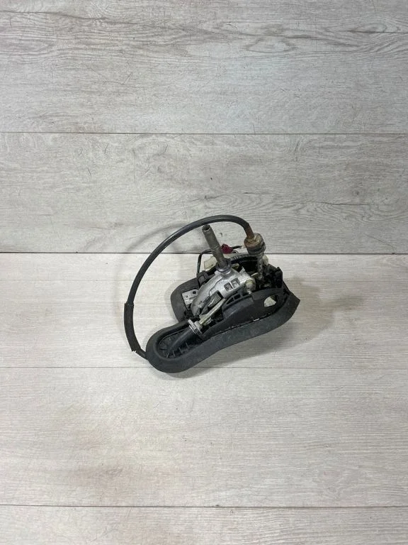 Gear selector mechanism 7515261