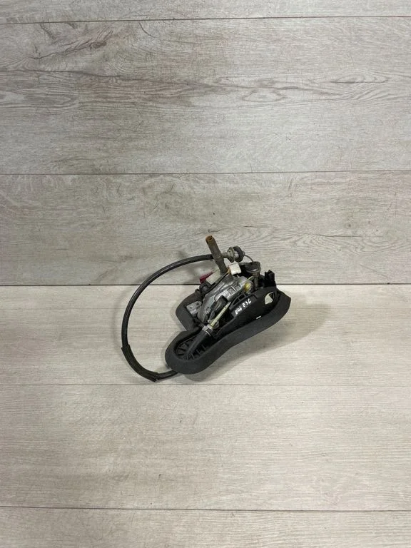 Gear selector mechanism 7515261