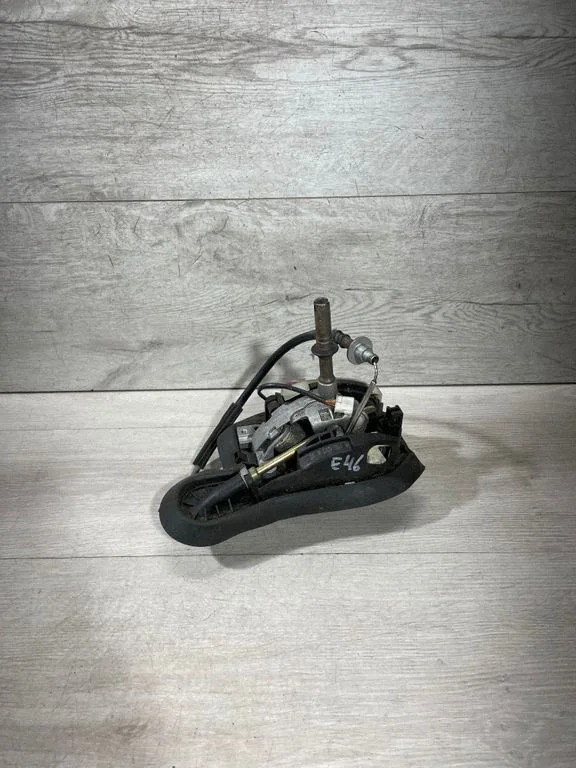 Gear selector mechanism 7515261