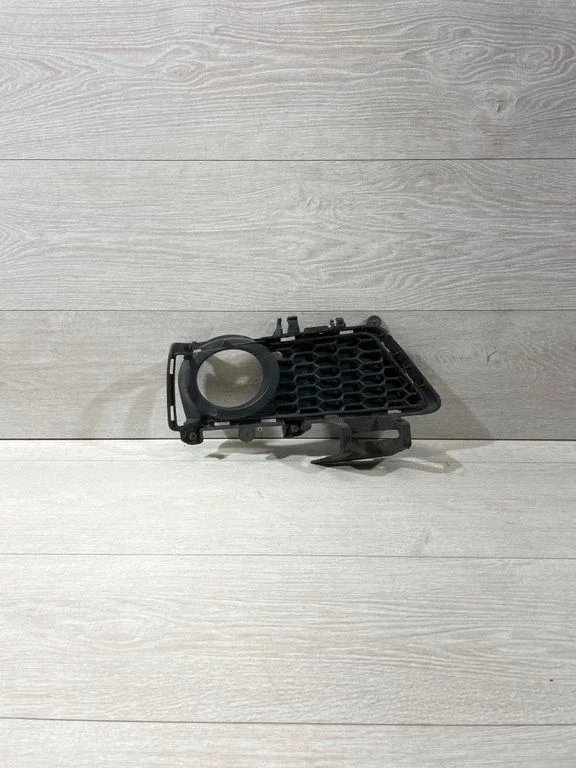 Front bumper lower grill 18648510