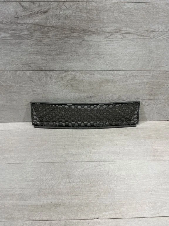 Front bumper lower grill 7135573