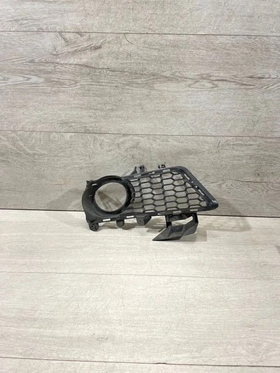 Front bumper lower grill 18648510