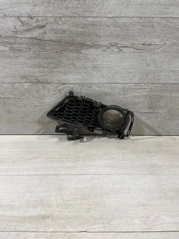 Front bumper lower grill 18648510