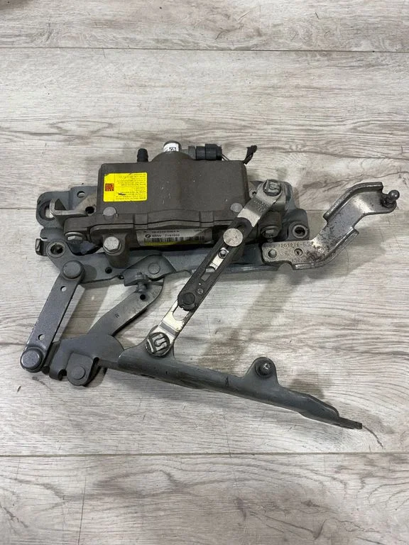 Engine bonnet/hood hinges – BMW 5 Series F10 F11 (2009-2016)