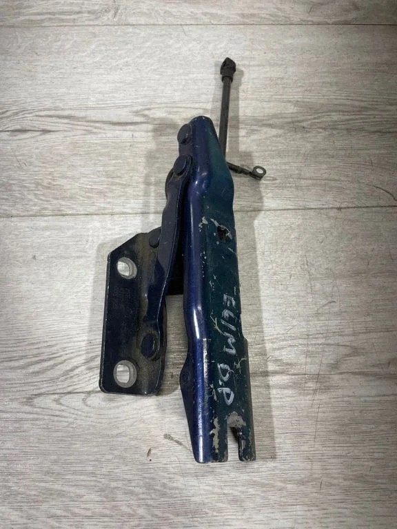 Motora pārsega eņģe (-es) – BMW 5. sērija E60 E61 (2004-2010)